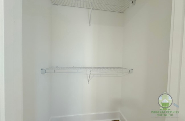 Building Photo - 7 Robin Hood Rd