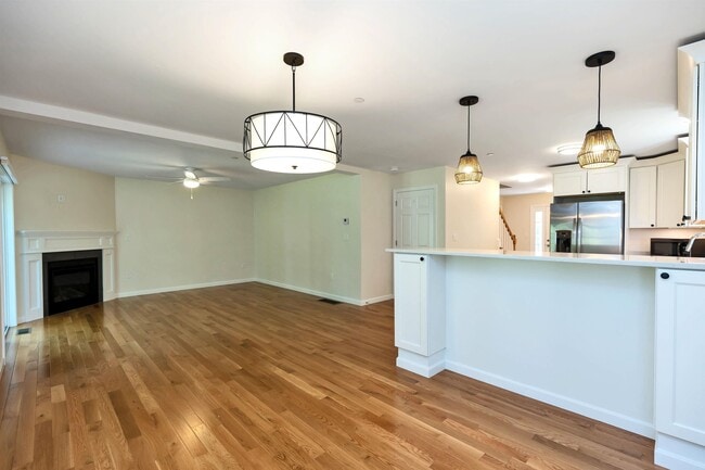 Building Photo - 240 Knollwood Way