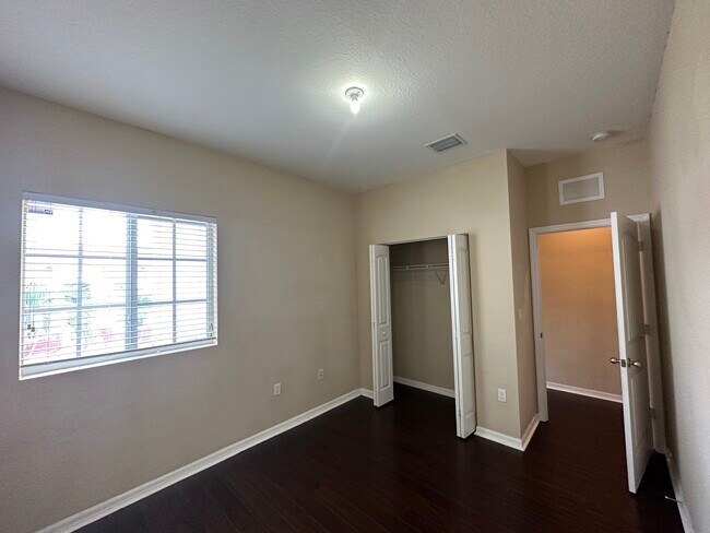 Building Photo - 3532 NW 29th Ct