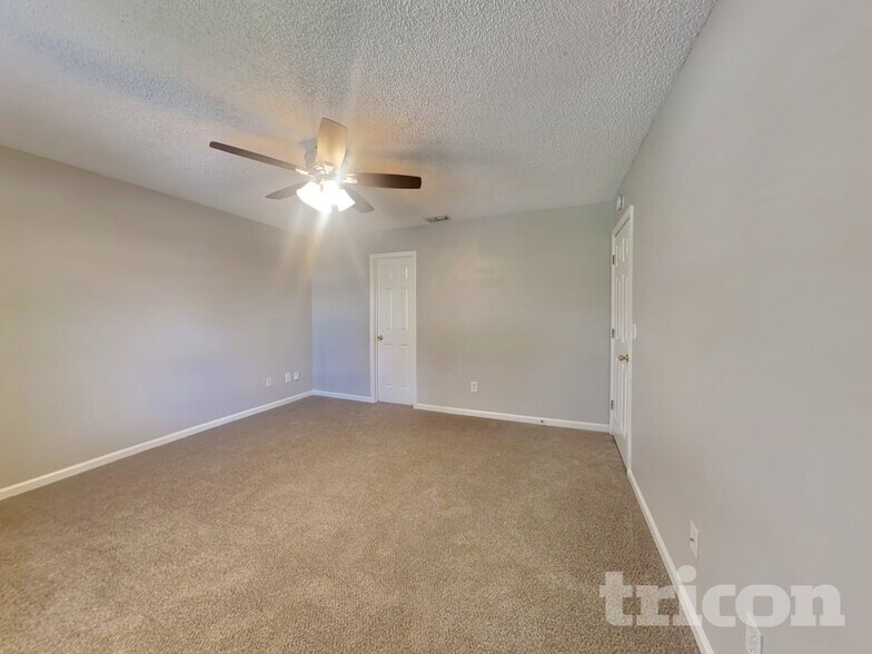 Building Photo - 3099 Wavering Ln