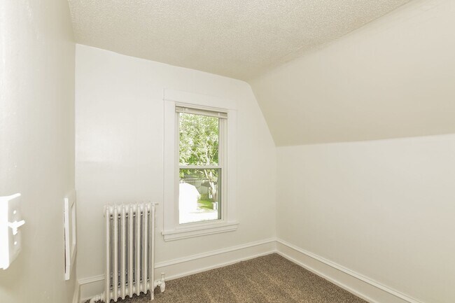 Building Photo - Newly Renovated Single Family Home - GREAT Mpls Location!