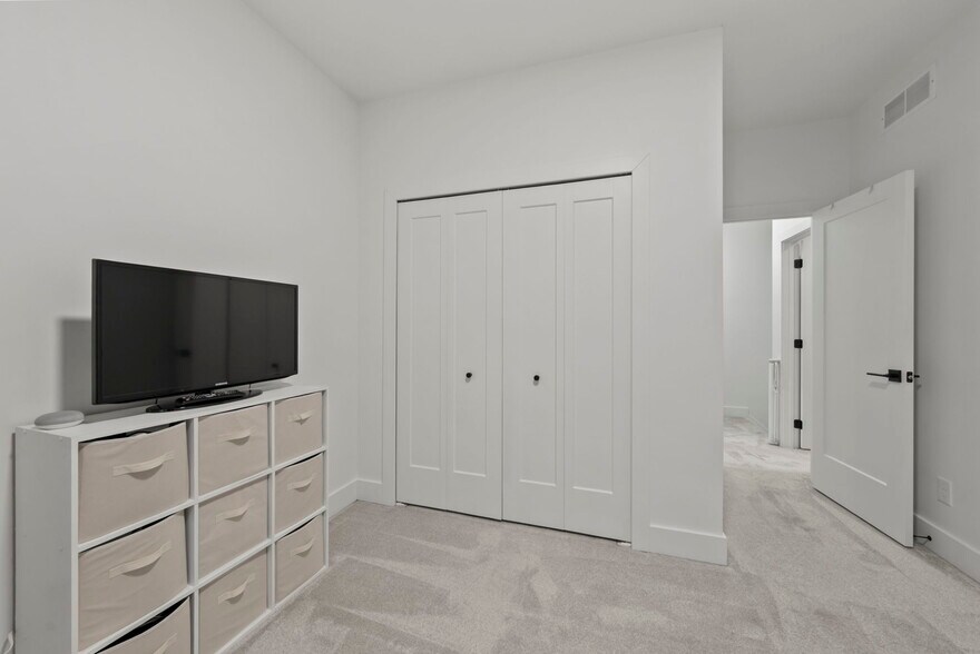 Building Photo - 1205 Hamlet St