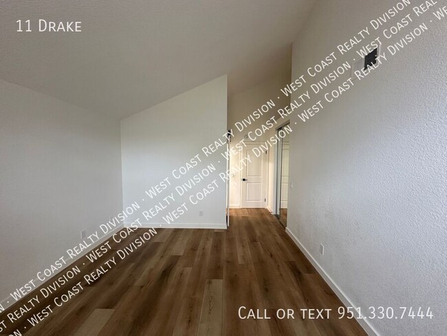 Building Photo - Gorgeous 2-bed/2-bath desirable part of La...