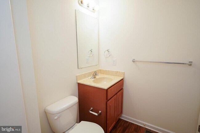 Building Photo - 439 Parkview Ct