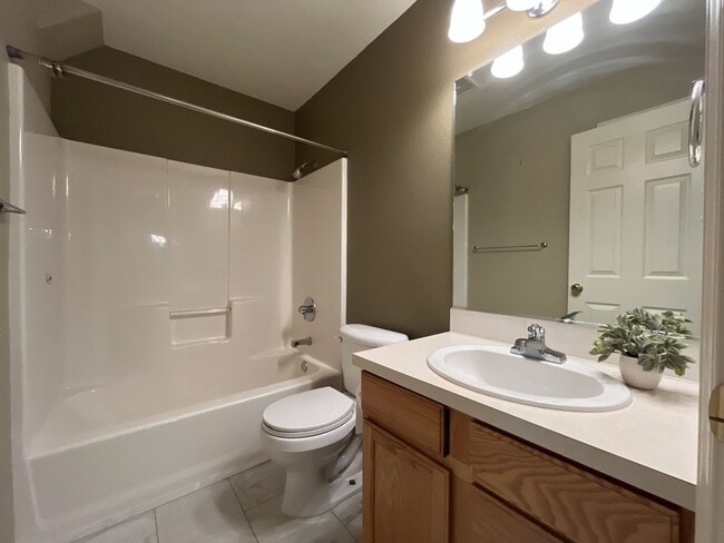 Building Photo - Spacious 3 Bedroom Home with Open Layout, Vaulted Bedrooms & Trail Access