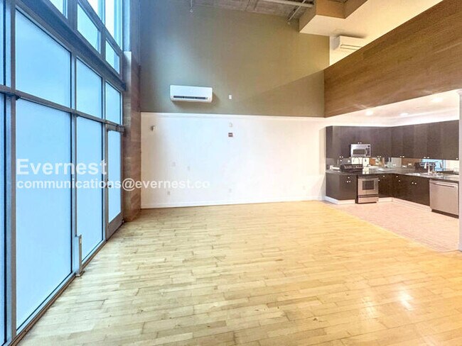 Building Photo - 2 Bed/2 Bath Condo with Underground Garage...