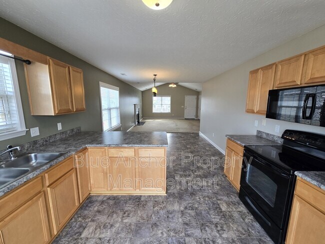 Building Photo - 333 Rose Bud Ln