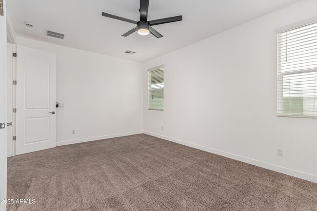 Building Photo - 305 E Leland Rd