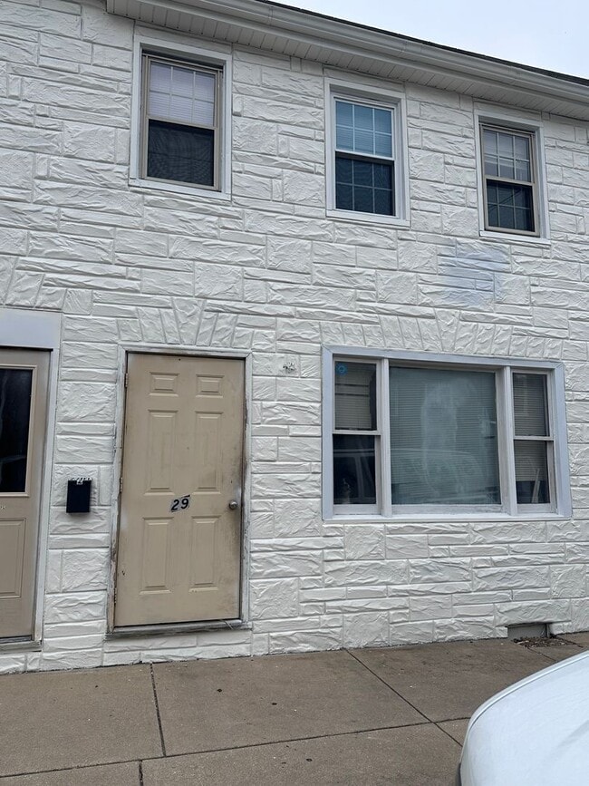 Building Photo - 29 S 5th St