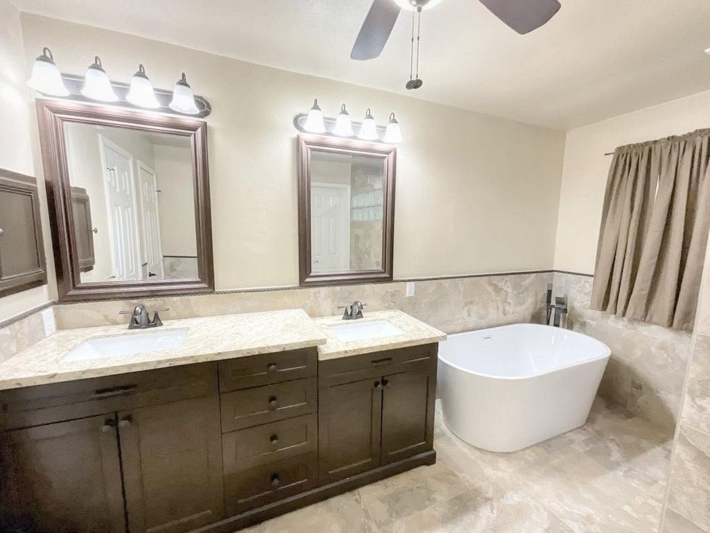 Building Photo - 18083 Holly Forest Dr
