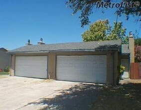 Building Photo - North Stockton Duplex – 3 Bed / 2 Bath / 2-Car Garage