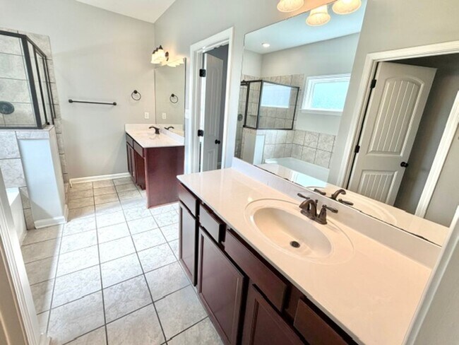 Building Photo - 82 Clear Springs Dr