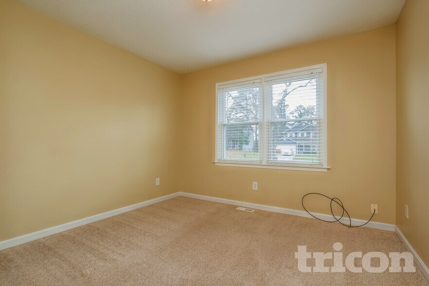 Building Photo - 125 Wayside Dr