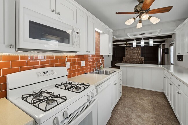 Building Photo - Spacious 3-Bedroom, 2-Bath Home for Rent in Urbana