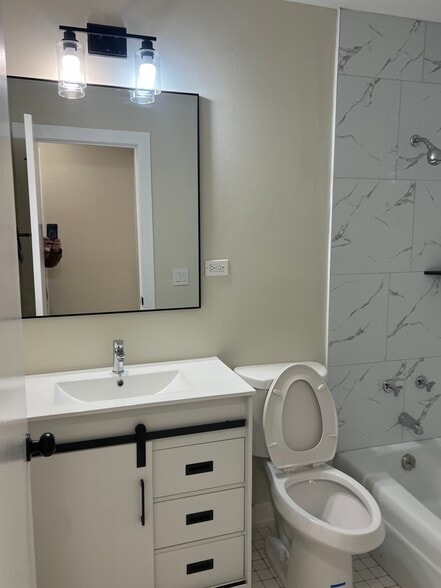 Guest bathroom - 10381 Dearlove Rd