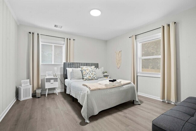 Building Photo - 310 Shelden Dr
