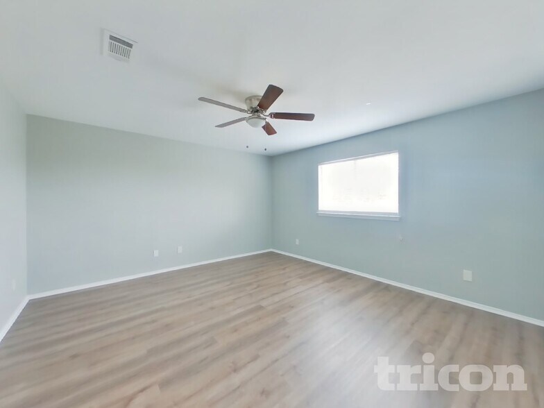 Building Photo - 2309 Green Creek Dr