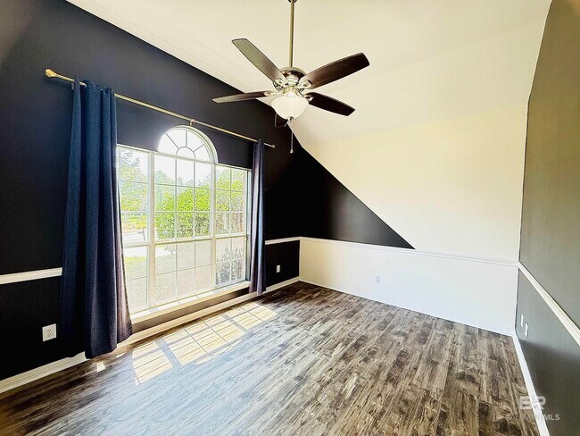 Building Photo - 31424 Oakridge Dr