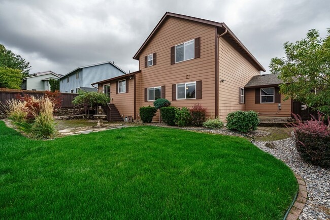 Building Photo - 3 Bedroom 2.5 Bath with workshop and fence...