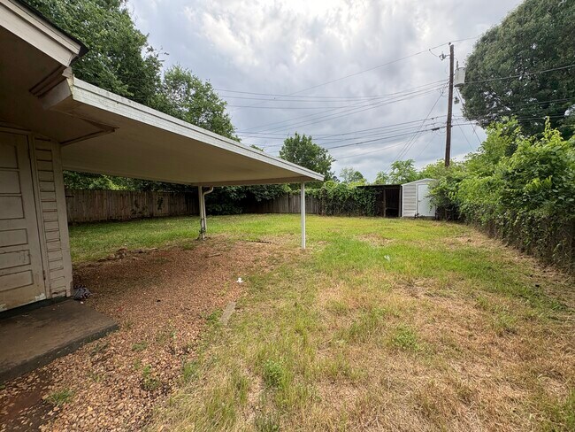 Building Photo - 325 3rd St