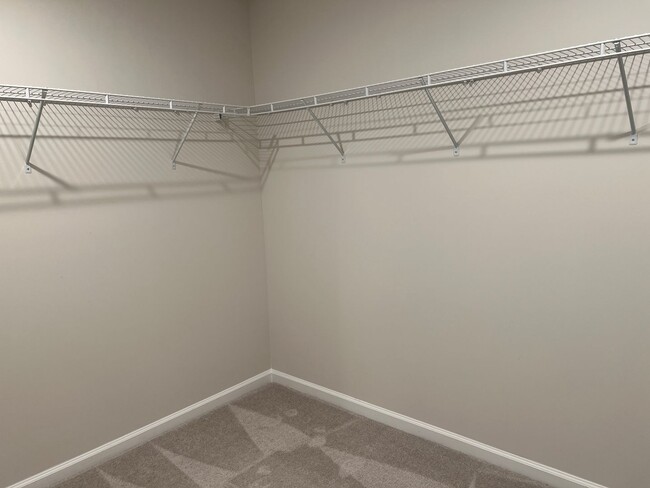 Building Photo - 4/2.5 Townhome Available Now!
