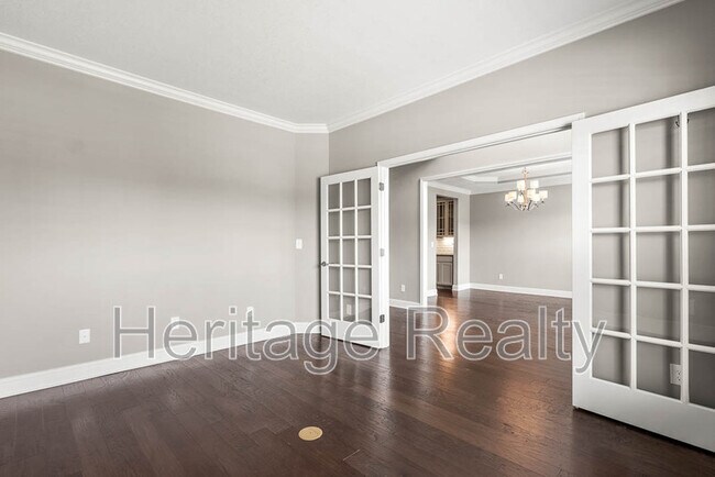 Building Photo - 925 Brookwood Ln