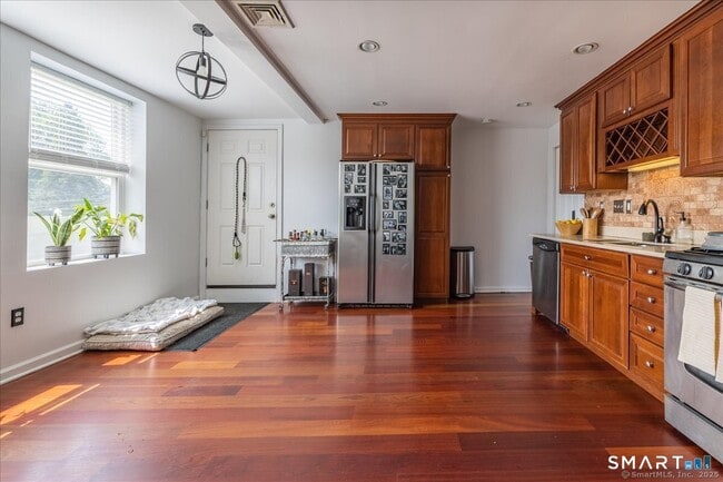 Building Photo - 90 2nd St