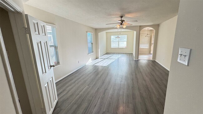 Building Photo - 914 Crestmont Trail Dr