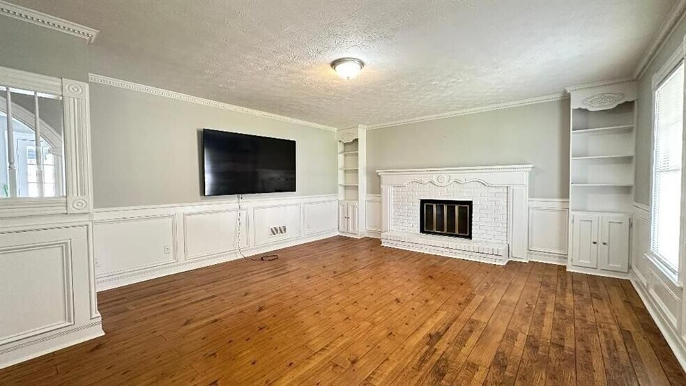 Building Photo - 1626 Isham Dr