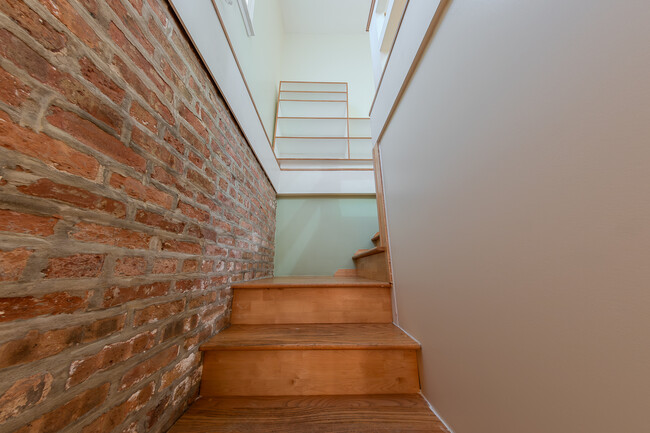 Building Photo - 1648 W Cullerton St