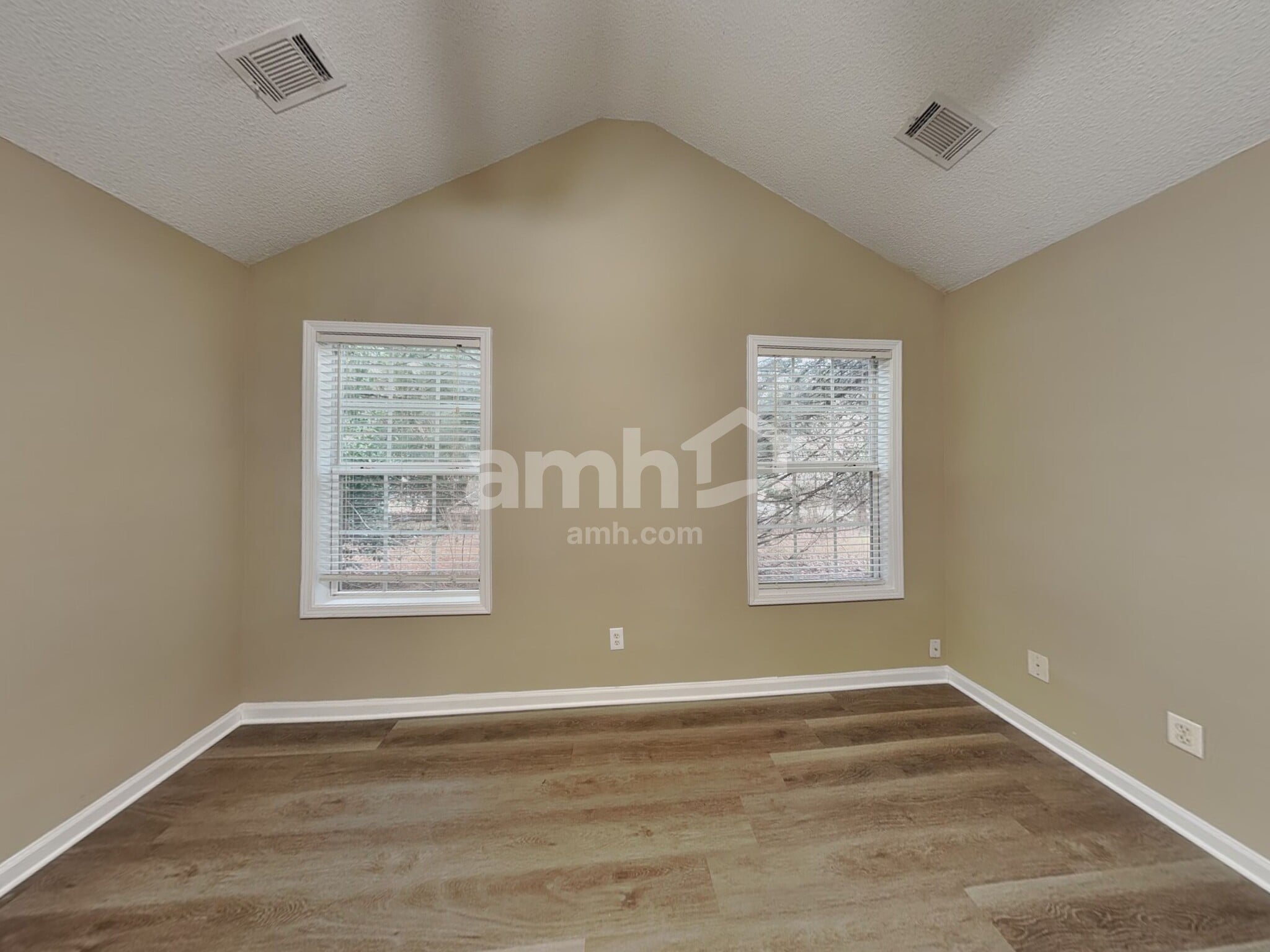 Building Photo - 2075 Reserve Pky