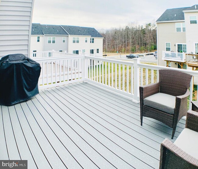 Building Photo - 408 Streamview Dr