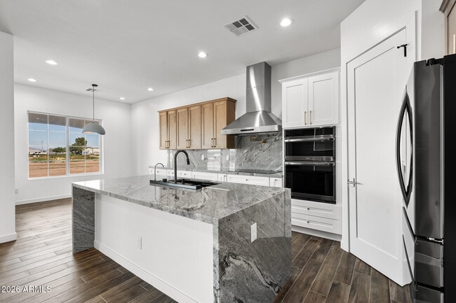 Building Photo - 22926 W La Mirada Dr