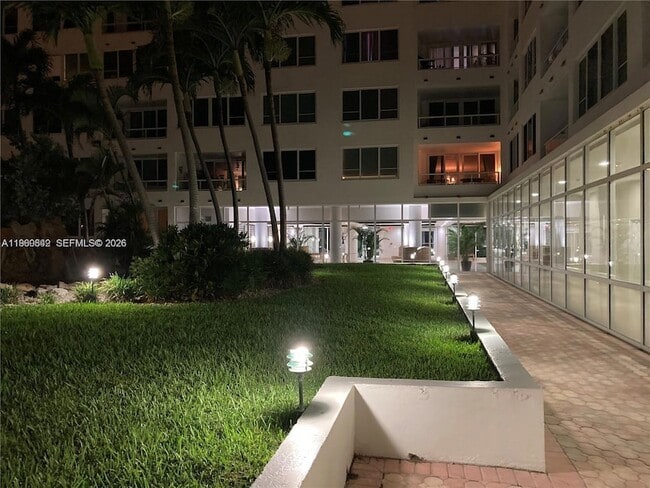 Building Photo - 5005 Collins Ave