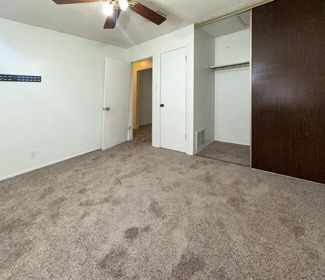 Building Photo - 2402 Paul Revere St