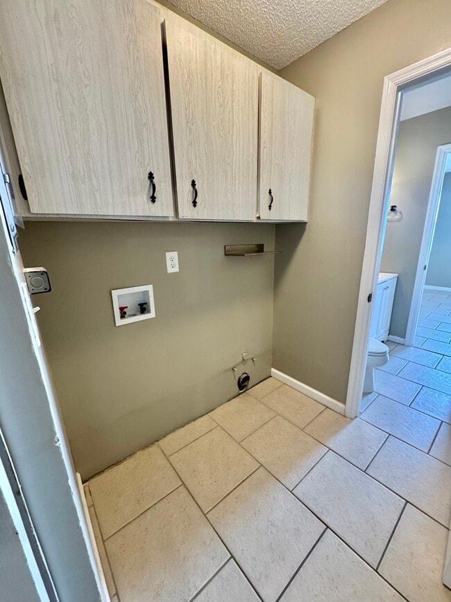 Building Photo - 5313 Soundview Ave