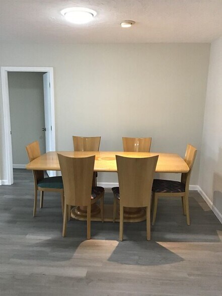 Building Photo - 210 Brook Village Rd