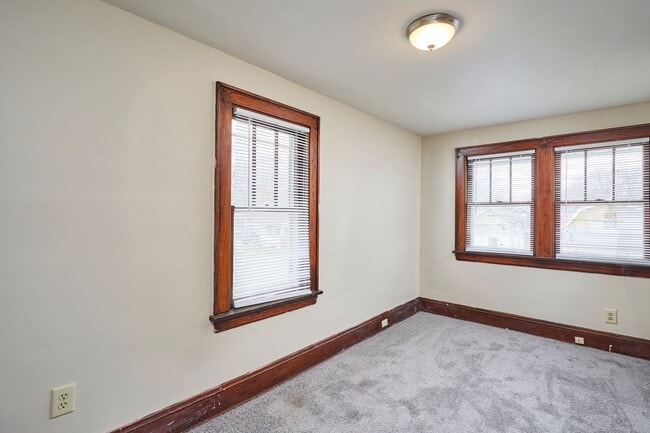 Building Photo - Beautifully remodeled 3 bed 1 bath colonial in East Akron !