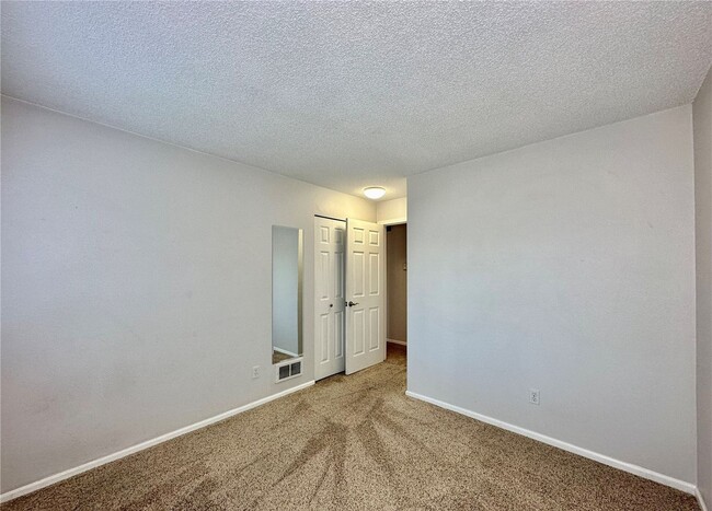 Building Photo - 2Bd/2Ba Kirkland Condo