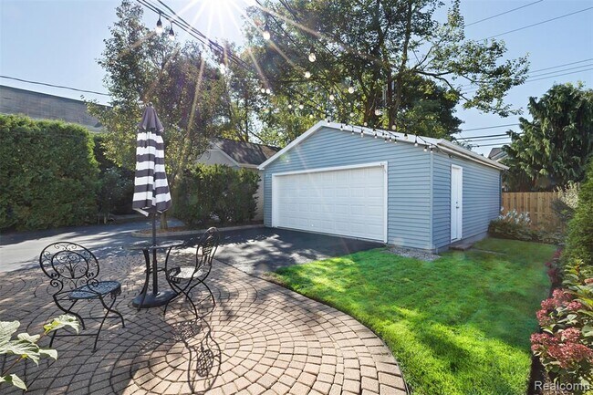 Building Photo - 691 Wallace St