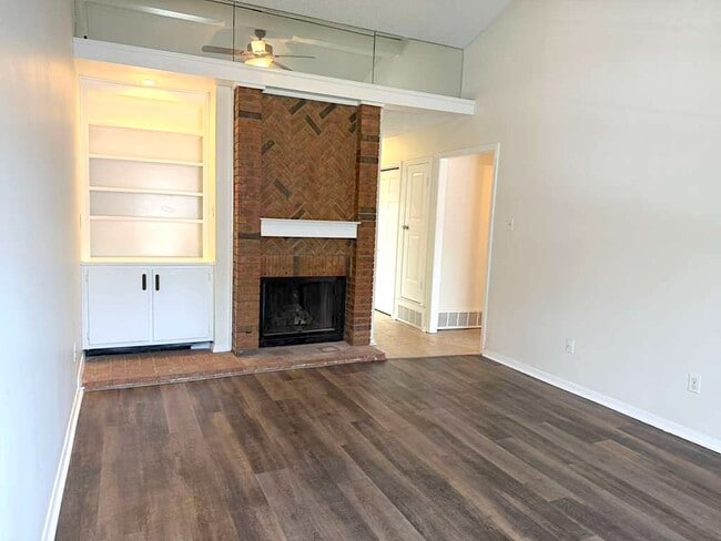 Building Photo - 3039 Greenlodge Ln