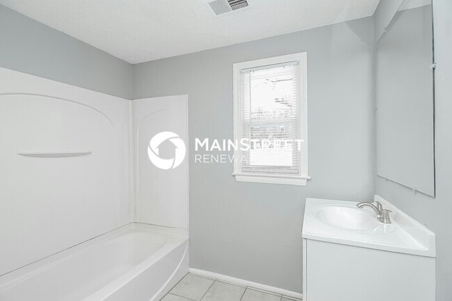 Building Photo - 3 Bedroom Pet-Friendly Home in Kansas City...