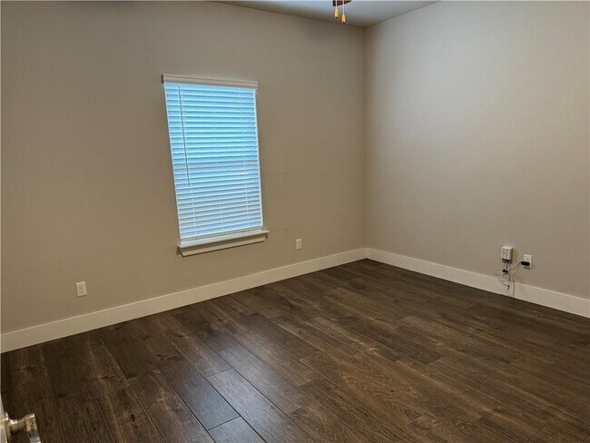 Building Photo - 3406 SW Lucretia Rd