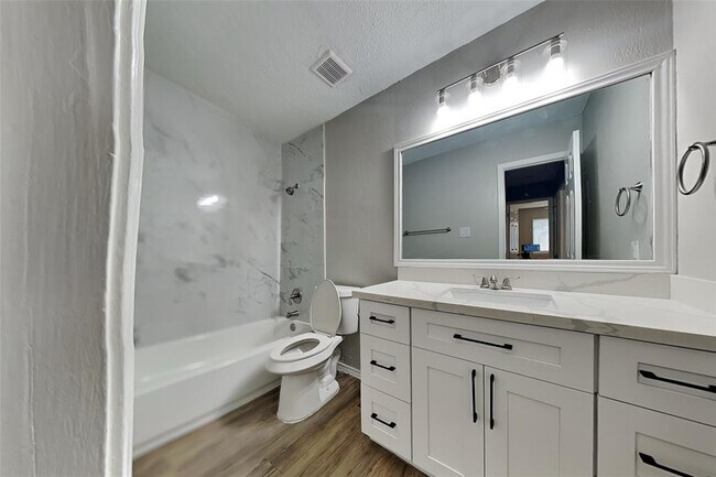 Building Photo - 27 S Brook Pebble Ct