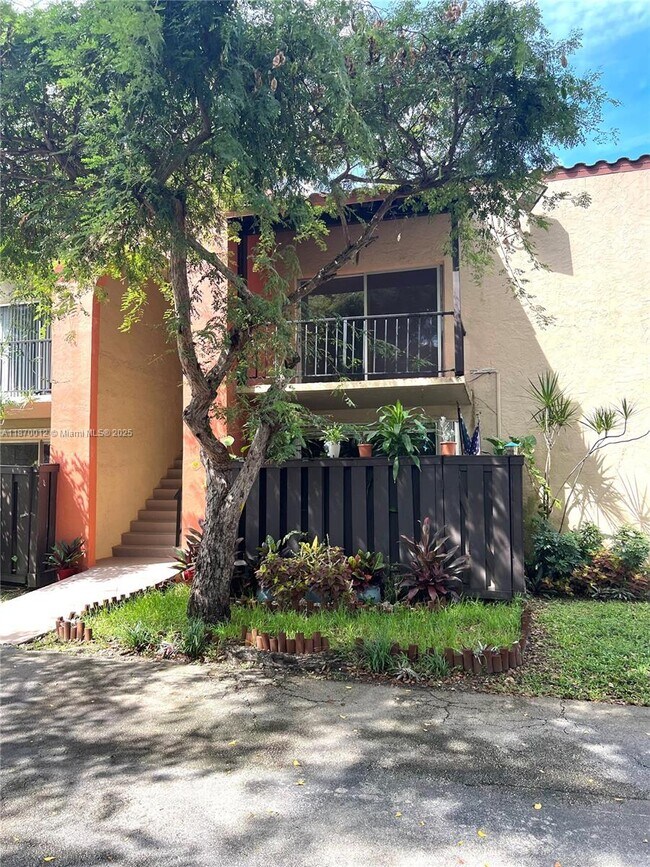 Building Photo - 10822 N Kendall Dr
