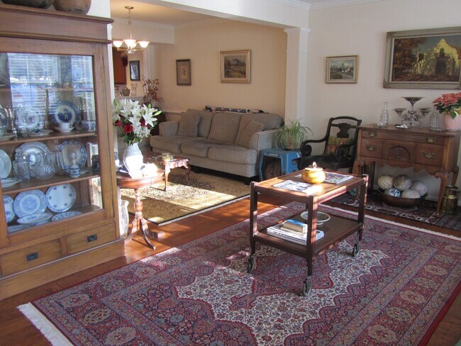 Building Photo - Lovely townhome in Forest Lakes South