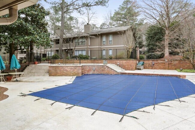 Building Photo - 8740 Roswell Rd