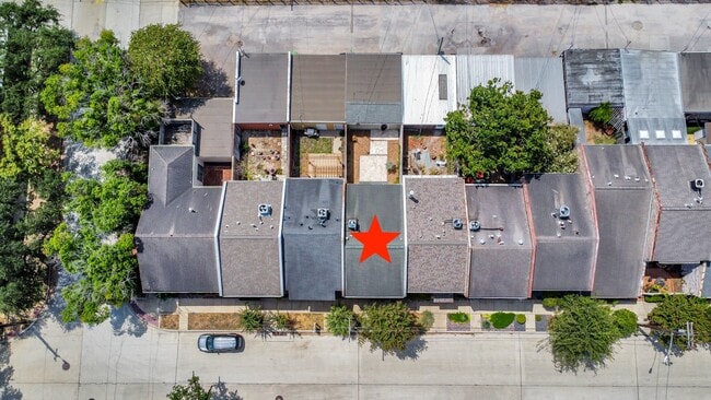 Building Photo - 3934 Roseland St