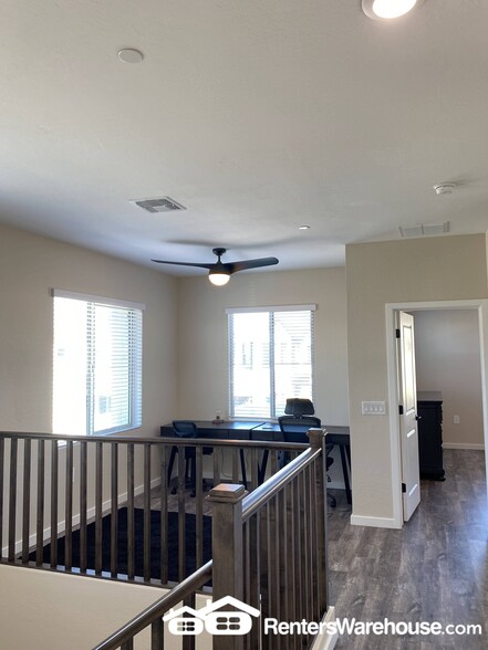 Building Photo - 779 E Doral Ave