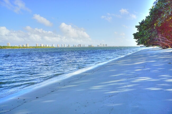 Building Photo - 807 Easterly Rd